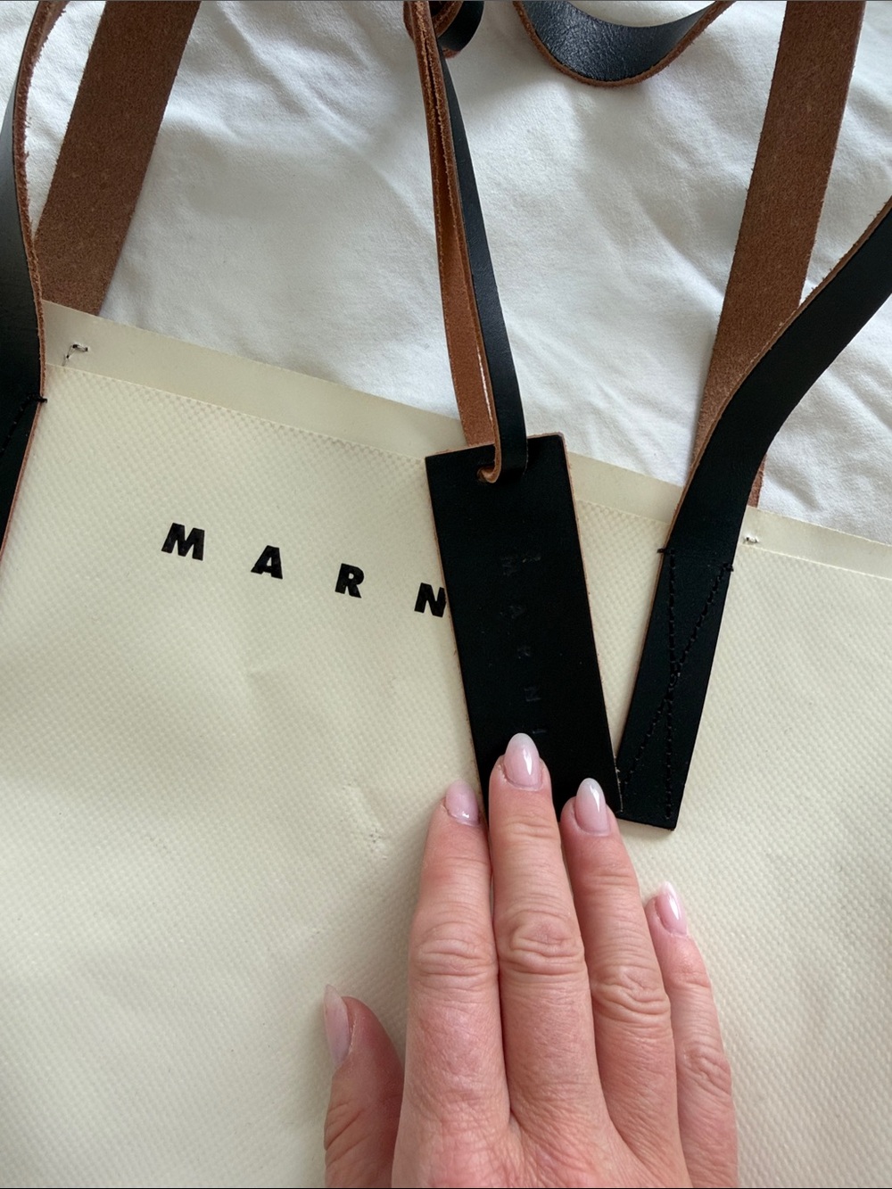 Marni Cream and Black Two-Tone Leather-Trim Tote - Picture 6 of 9